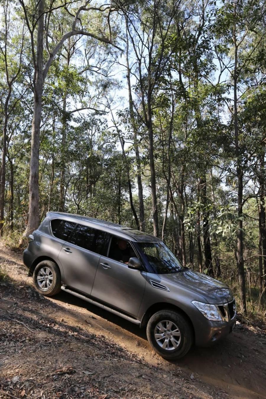  Nissan Patrol 2013 года  (фото 18 из 20)